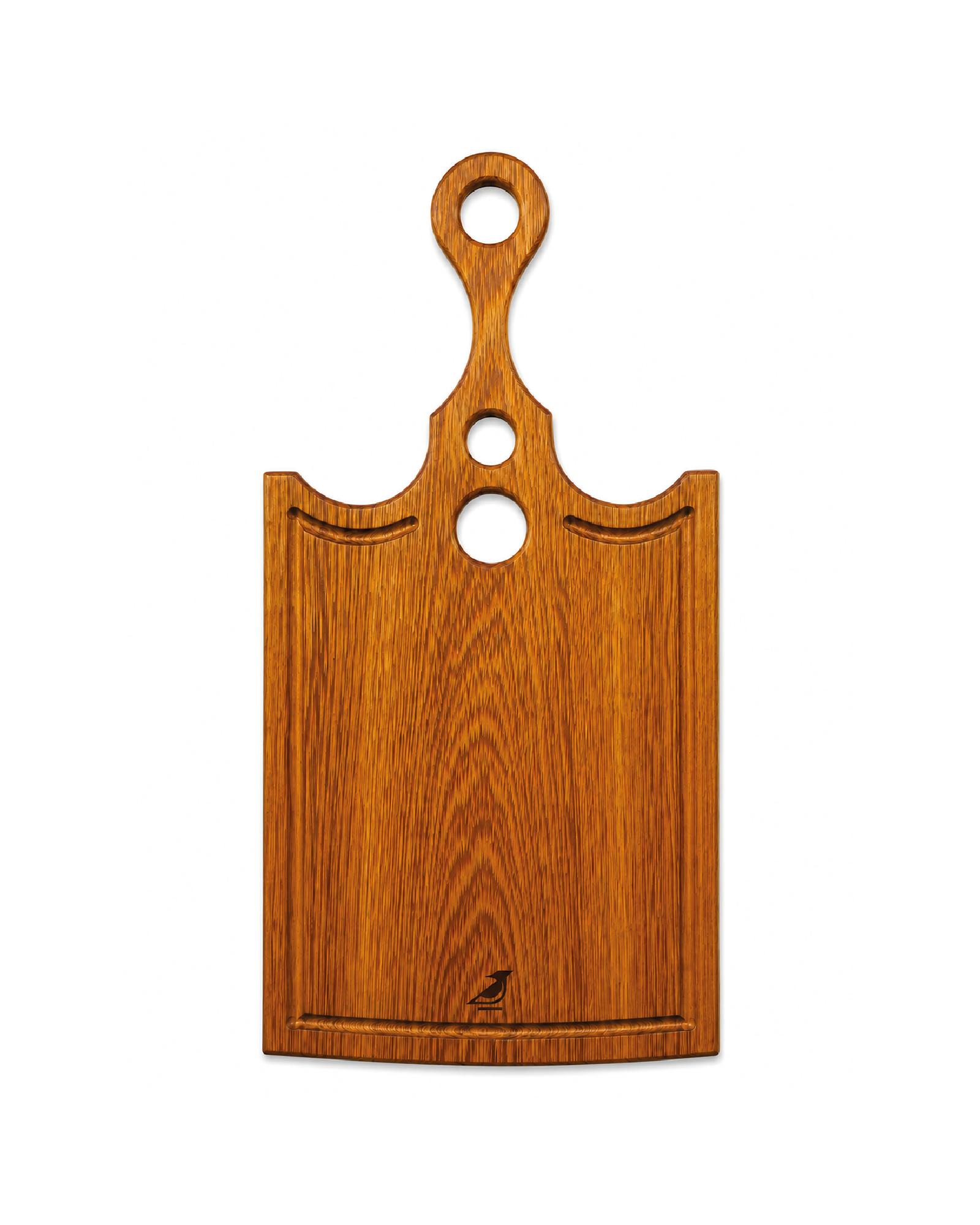 Tabla parrillera Clea en madera huayruro con diseño de hombros curvos y tres orificios