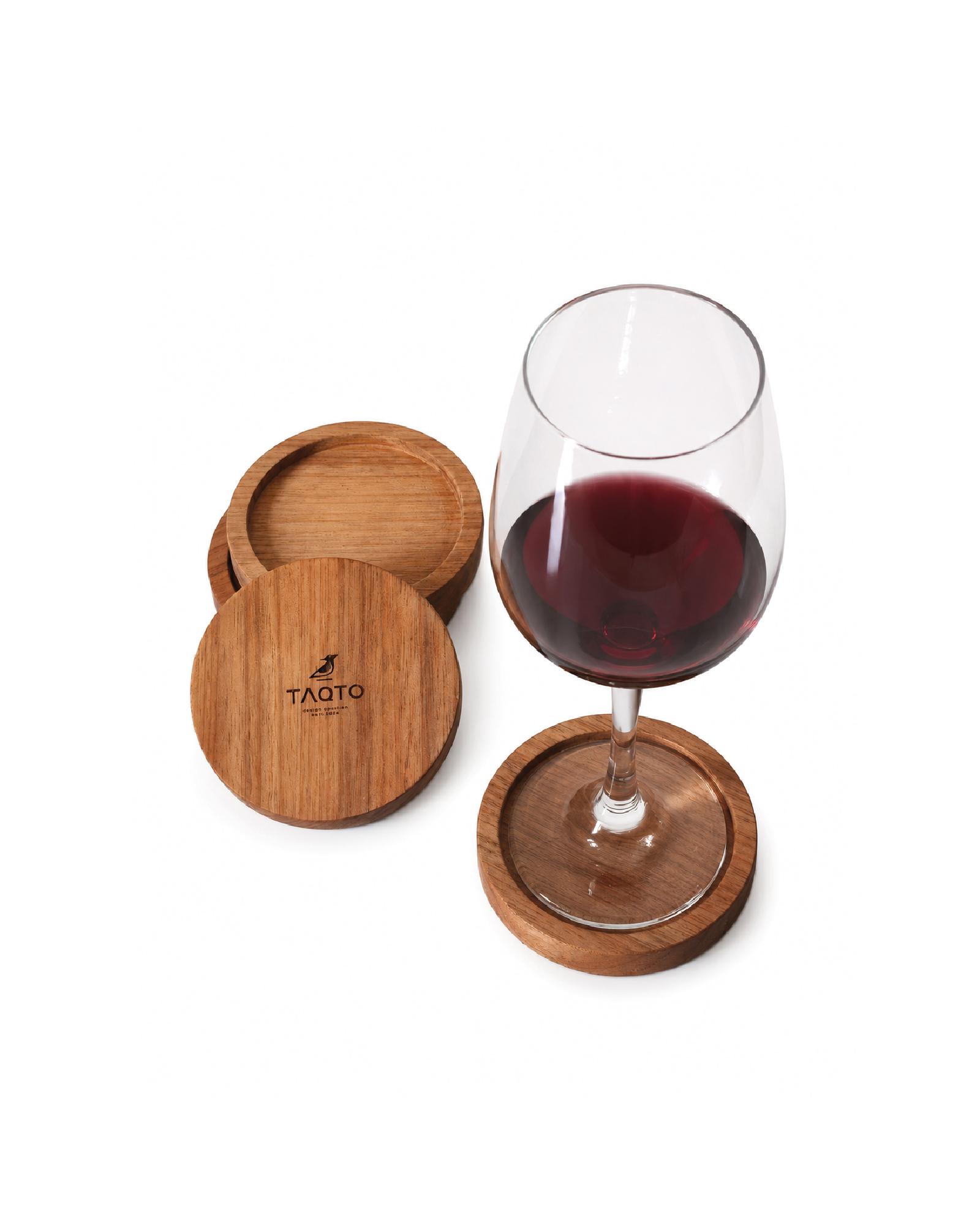 Set de posavasos Mara en madera cachimbo con copa de vino