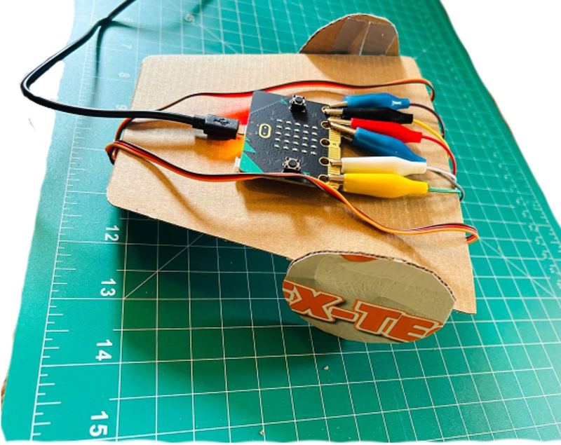 صُنعت باستخدام مجموعة أدوات STEM Micro:bit