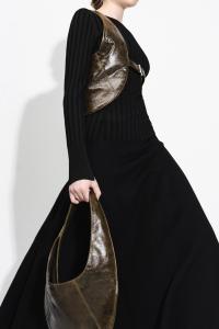 Habit 25 Double Bag Cracked green | © Sarah Levy 2025