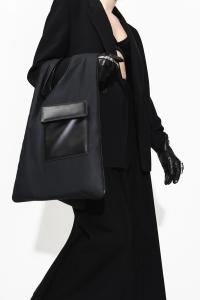 Habit 19 Tote Vest Black | © Sarah Levy 2025