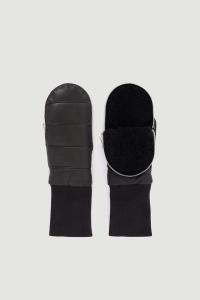 Habit 08 Mittens Black | © Sarah Levy 2025