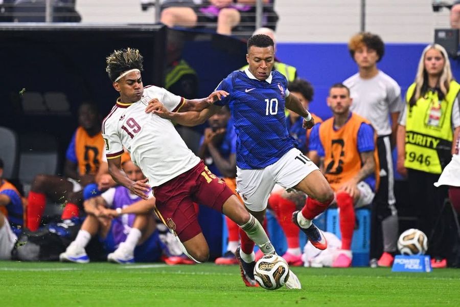 Spain Defeat France 2-0, Mogadishu Watches in Large Numbers