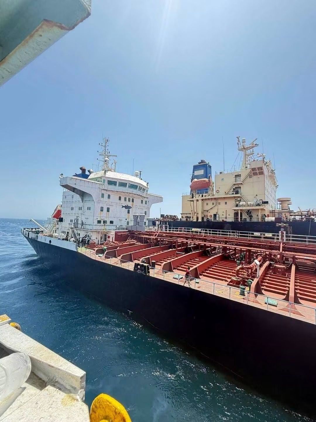 Iraqi Tribe Fights Somali Pirates to Recover Hijacked Tanker