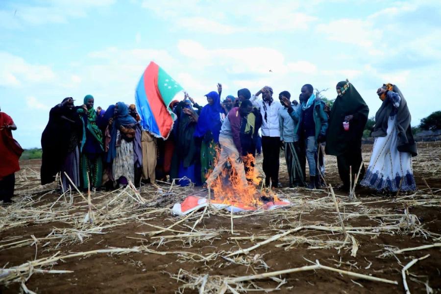 Turkish Flag Burned as Anti-Turkey Protests Erupt Near Baidoa Over Airstrikes