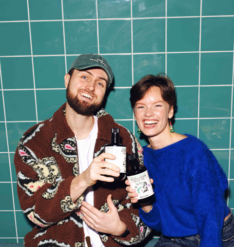 Sil and Roos, founders of OlvLimits