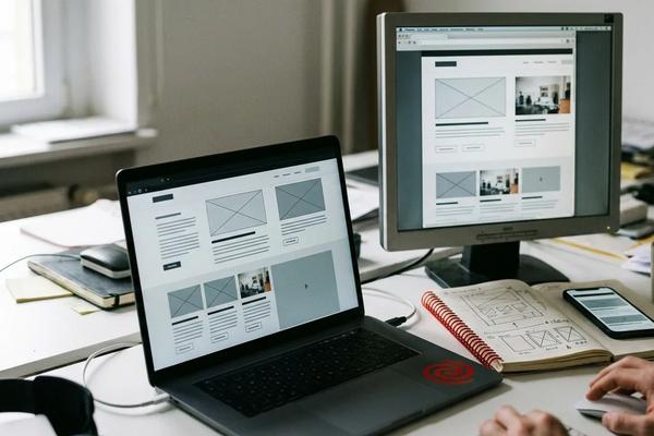 Responsīvs web dizains vs fiksēts dizains: Kura pieeja ir labāka
