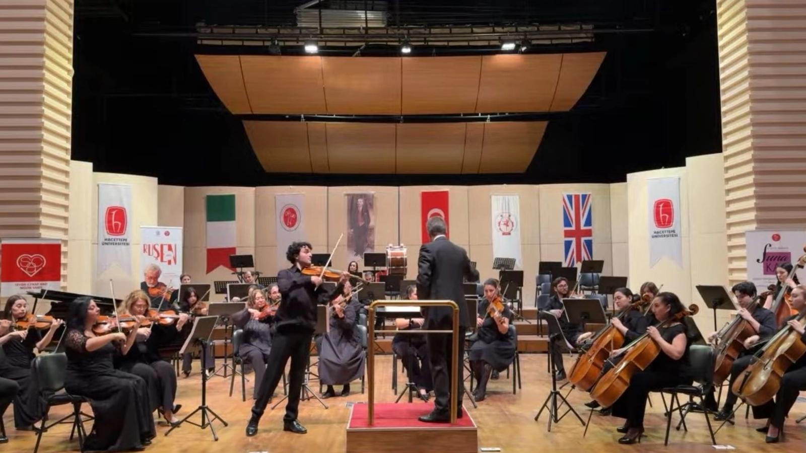 Arcan İsenkul gewinnt ersten Preis beim Ruşen Güneş Viola-Wettbewerb