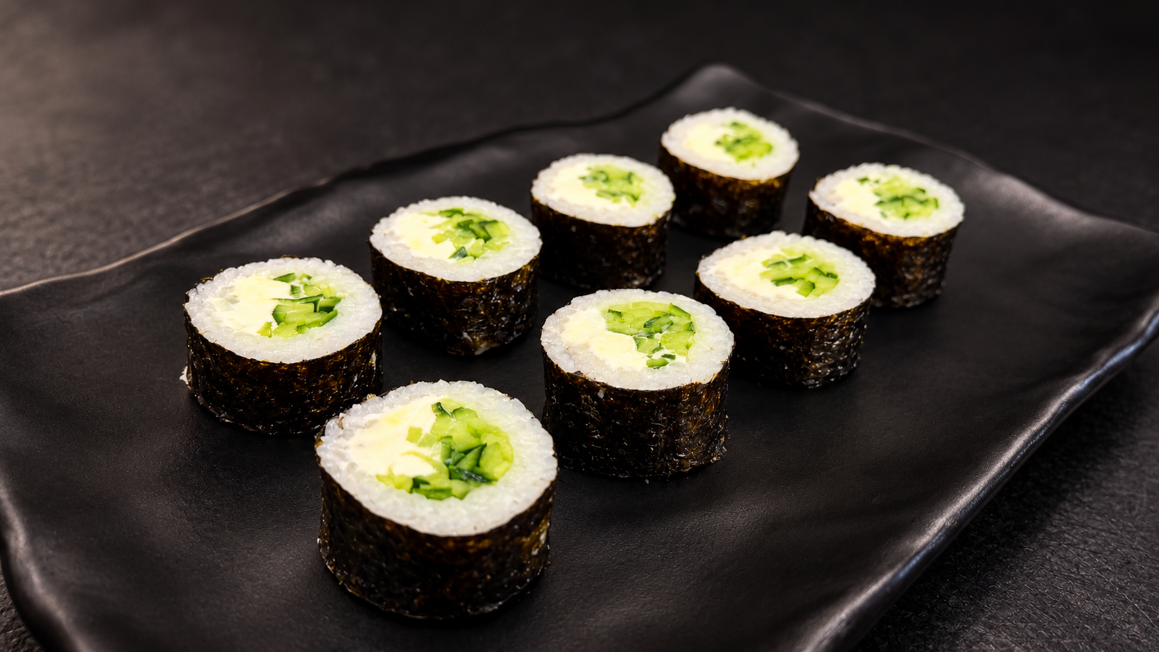 Hosomaki c огурцом и крем-сыром