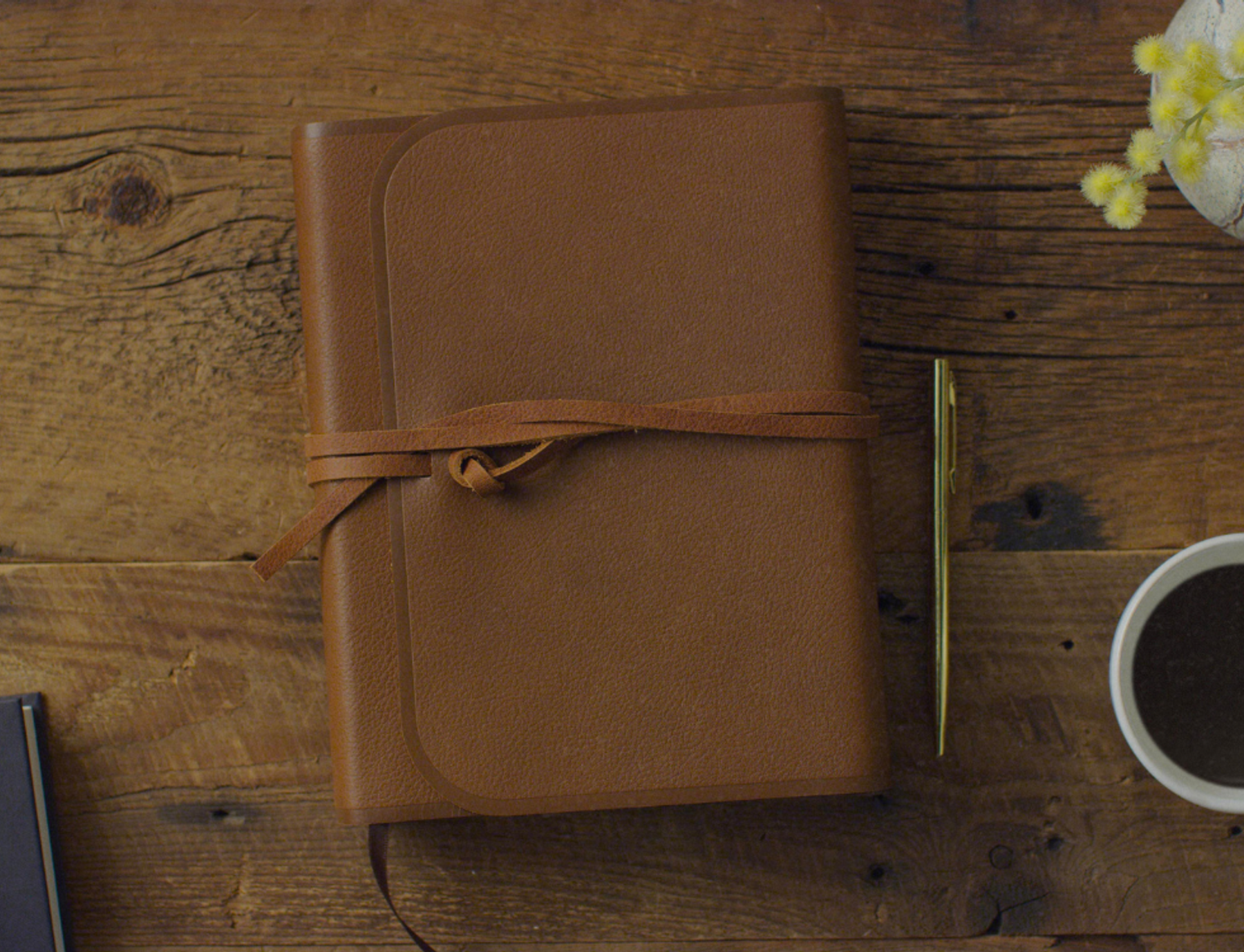 ESV Single Column Journaling Bible (Natural Leather, Brown, Flap with Strap)