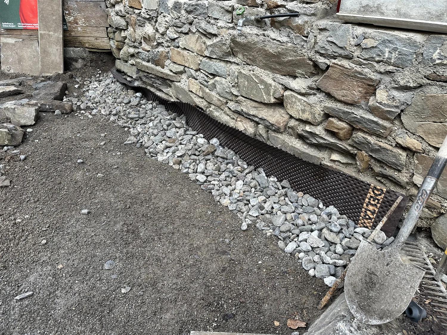 Neue Regenfassung Burg Ehrenfels mit Ablauf – 3
