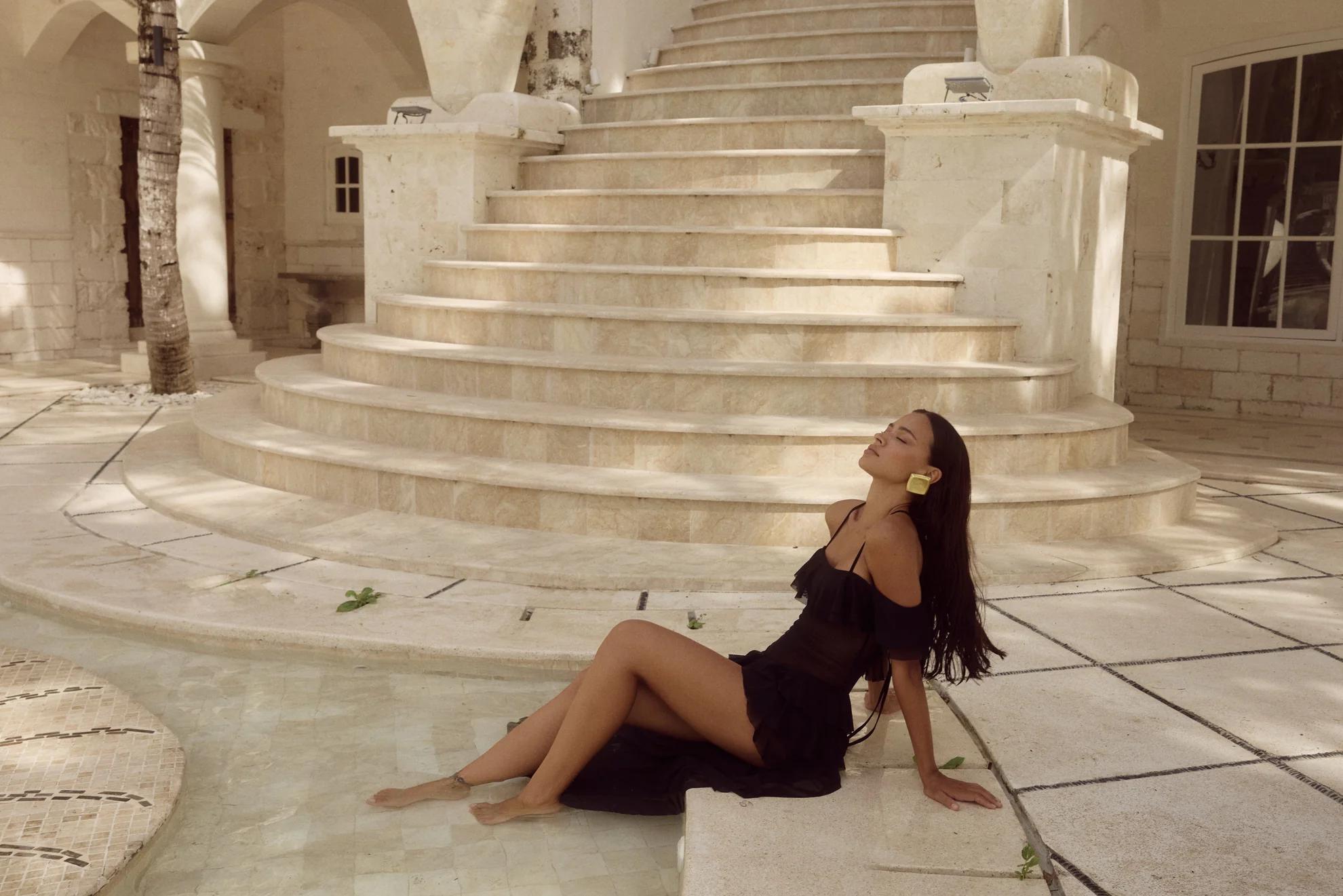 How to Dress Up a Black Dress for a Formal Event