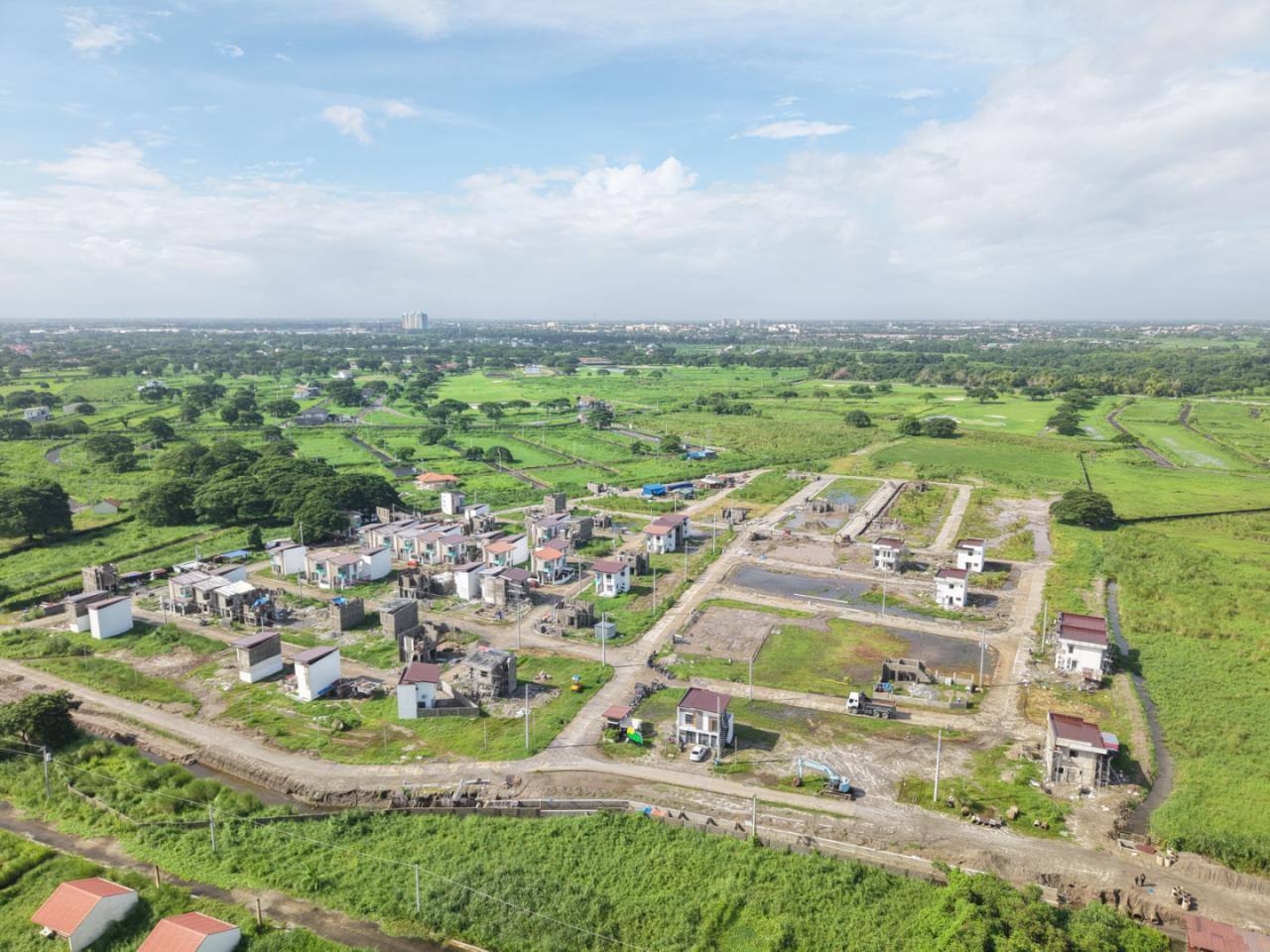 Aerial view of Fairway Village at The Lakeshore showing completed homes and ongoing construction