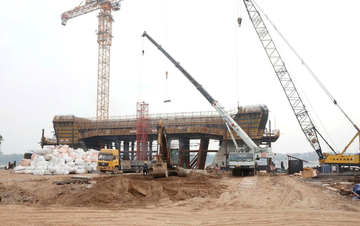 Công trường cầu Tứ Liên đang thi công
