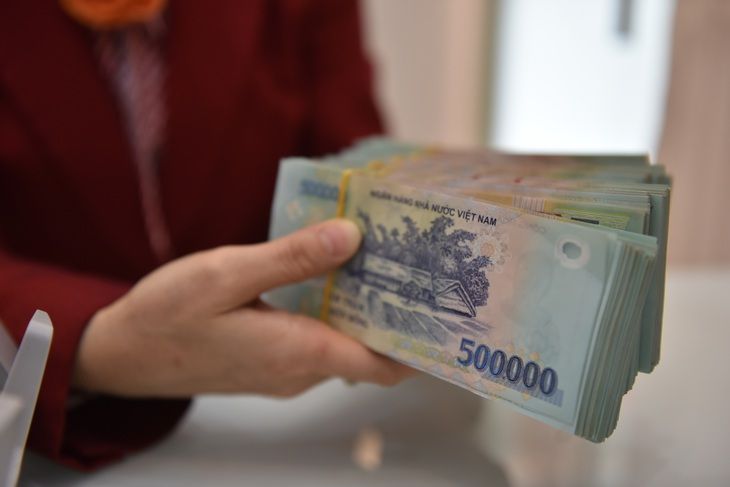 Lãi suất vay mua nhà tiệm cận 16%: Áp lực tài chính đè nặng lên người mua nhà Việt