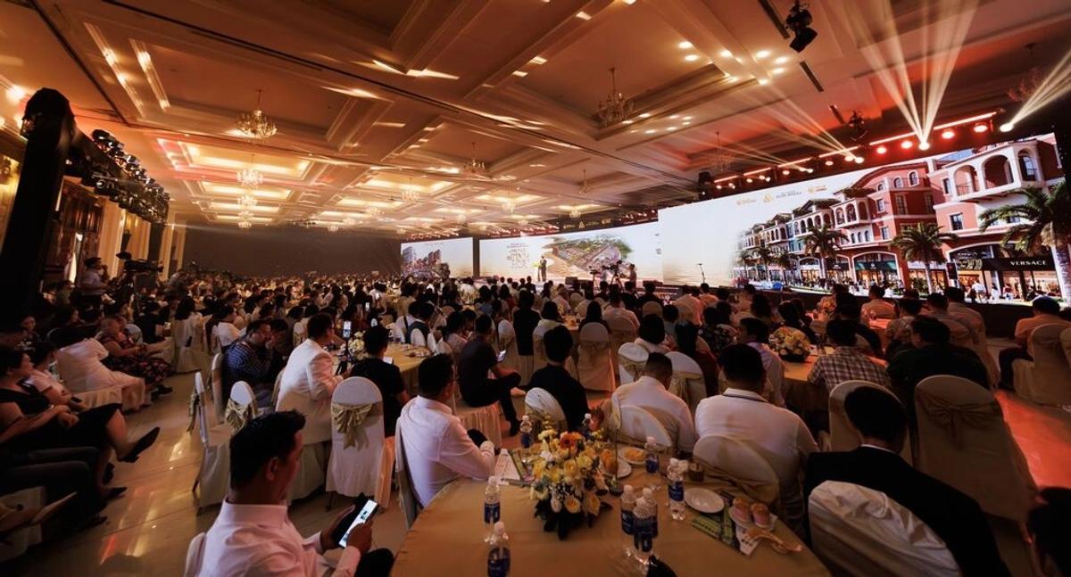 Toàn cảnh sự kiện mở bán T&T Homes Elite Rivera ngày 13/9 tại Vĩnh Long, thu hút đông đảo nhà đầu tư.