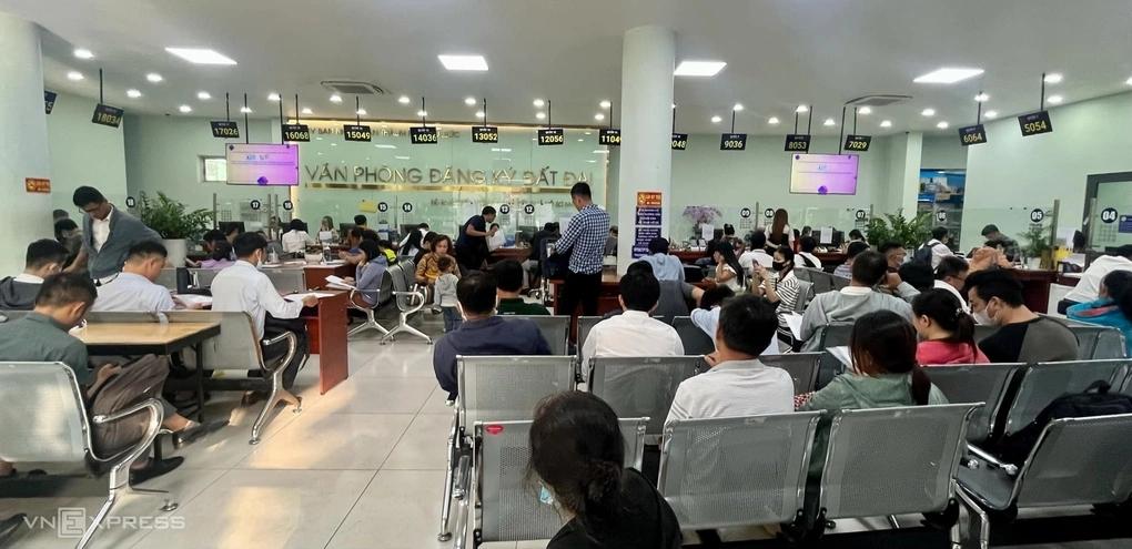 TP HCM rút ngắn thủ tục đất đai: Đòn bẩy pháp lý hay chỉ là 'bình mới rượu cũ'?