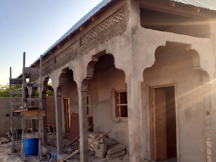 Finishing the arched veranda of the first building.