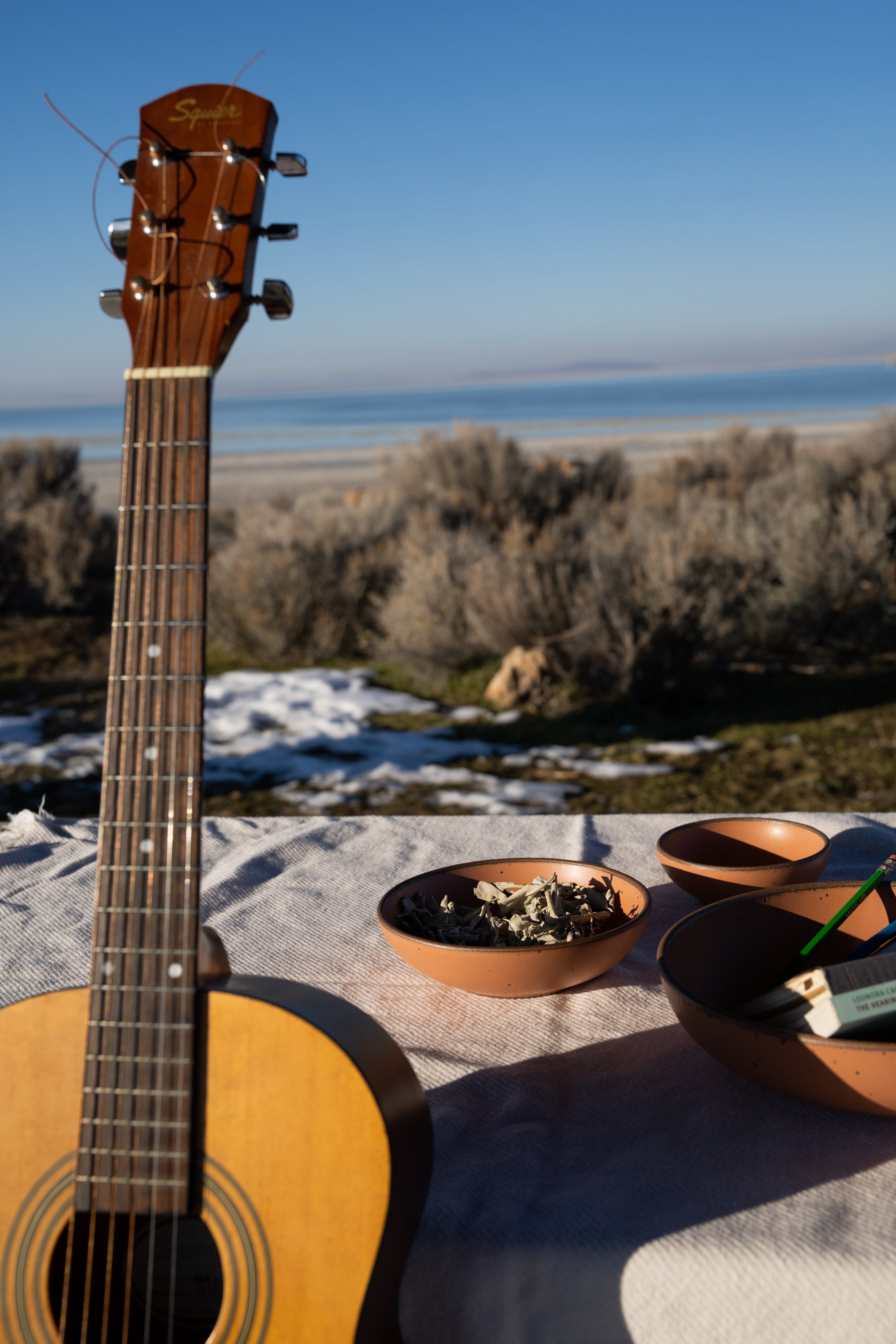 Niki Chan Wylie photo of Utah bowls with guitar outside