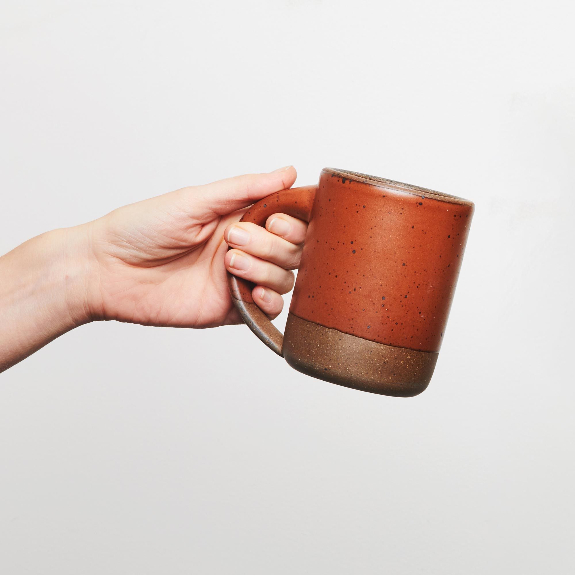 Hand holding The Mug in Amaro