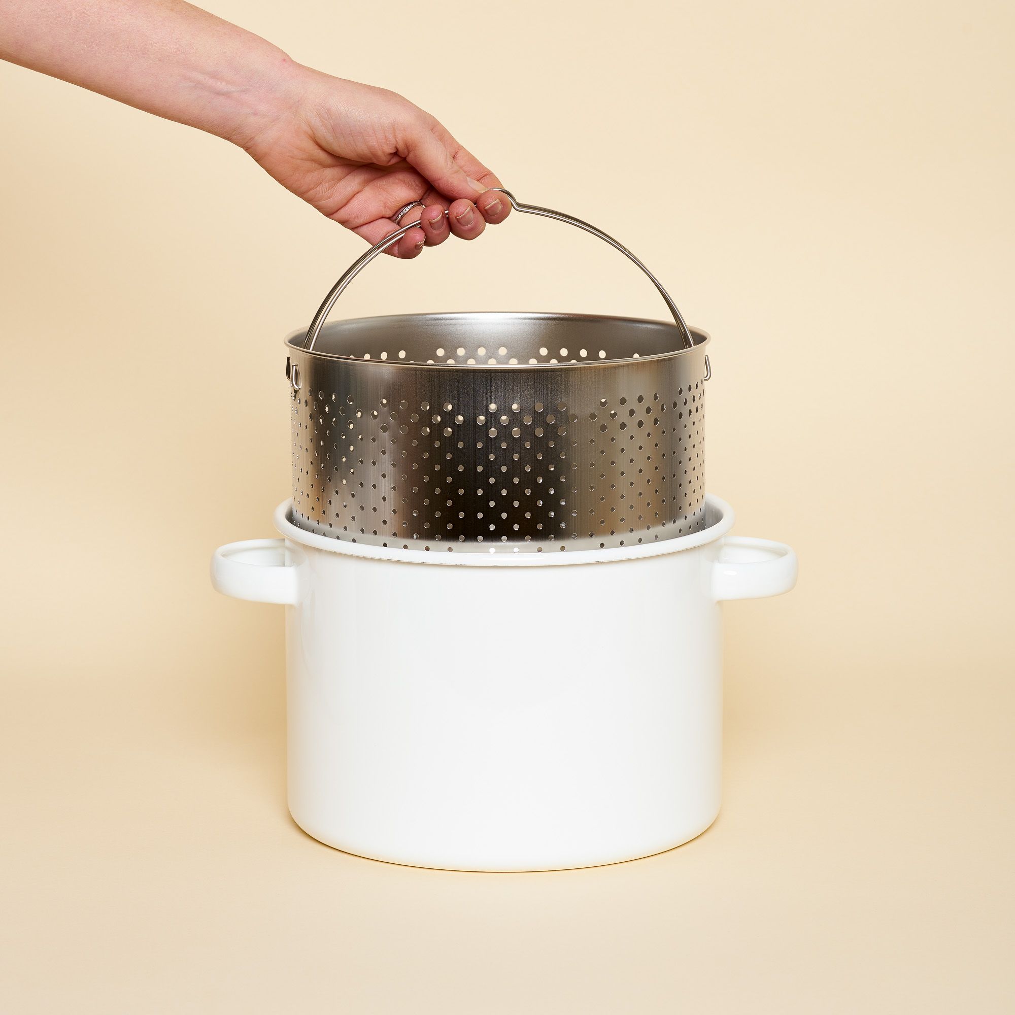 A 5.7 litre pasta pan that has the maple handle and comes with a stainless steel strainer that fits inside the pot.