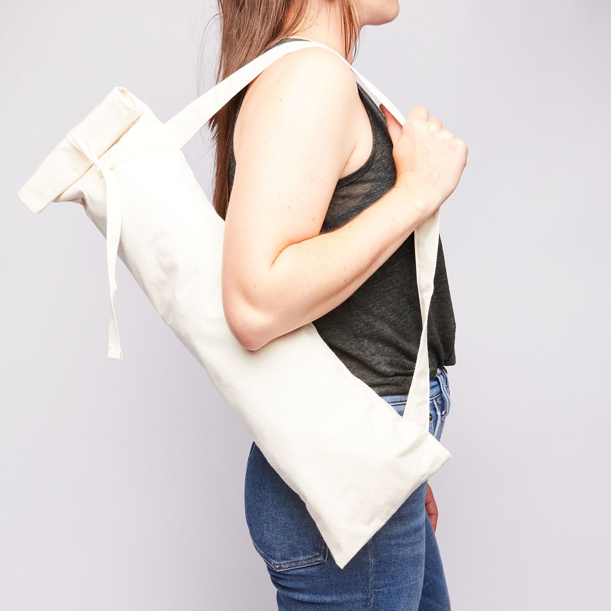 Person with a cotton baguette bag slung over their shoulder