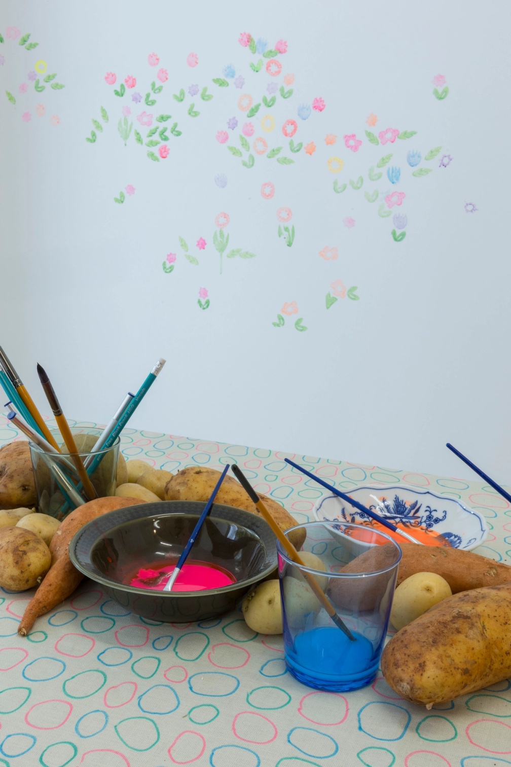 Slide 2/8: Darko Aleksovski, A Tablescape Between Roots and Flowers (detail), mixed-media installation, dimensions variable. Photo by Nefeli Papaioannou. 