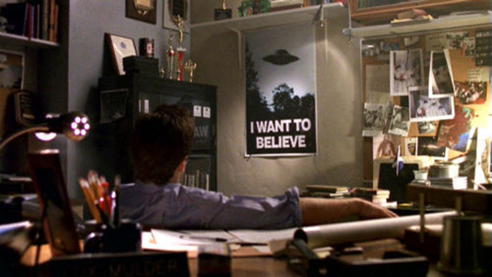 Slide 2/2: Still from The X-Files (created by Chris Carter, 1993–2002).