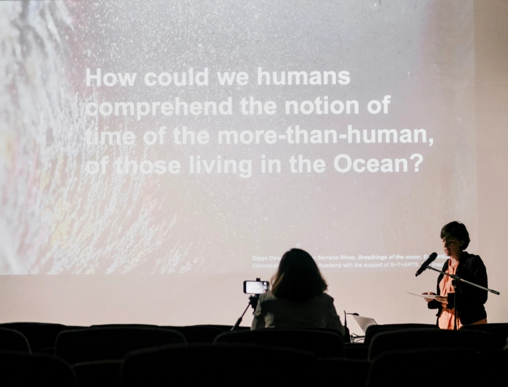 Slide 2/8: María Montero Sierra, during her presentation, "Eating the Aquatic Time". Photo by Vladimir Janic.