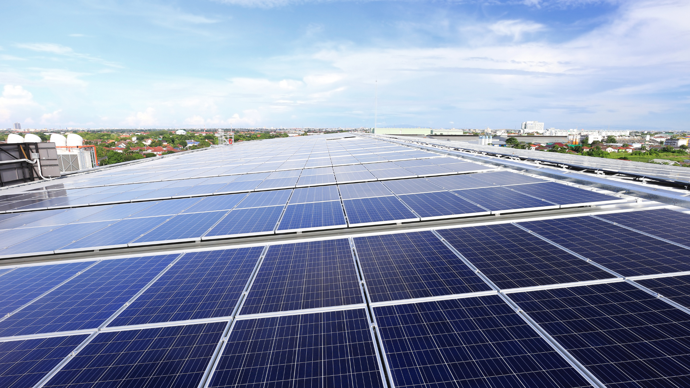 Mit „dachu bez potencjału”. Jak lekkie panele zmieniają ocenę inwestycji PV?