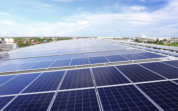 Mit „dachu bez potencjału”. Jak lekkie panele zmieniają ocenę inwestycji PV?