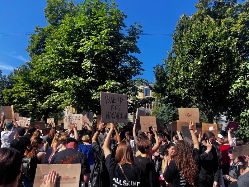 Protesting in wartime