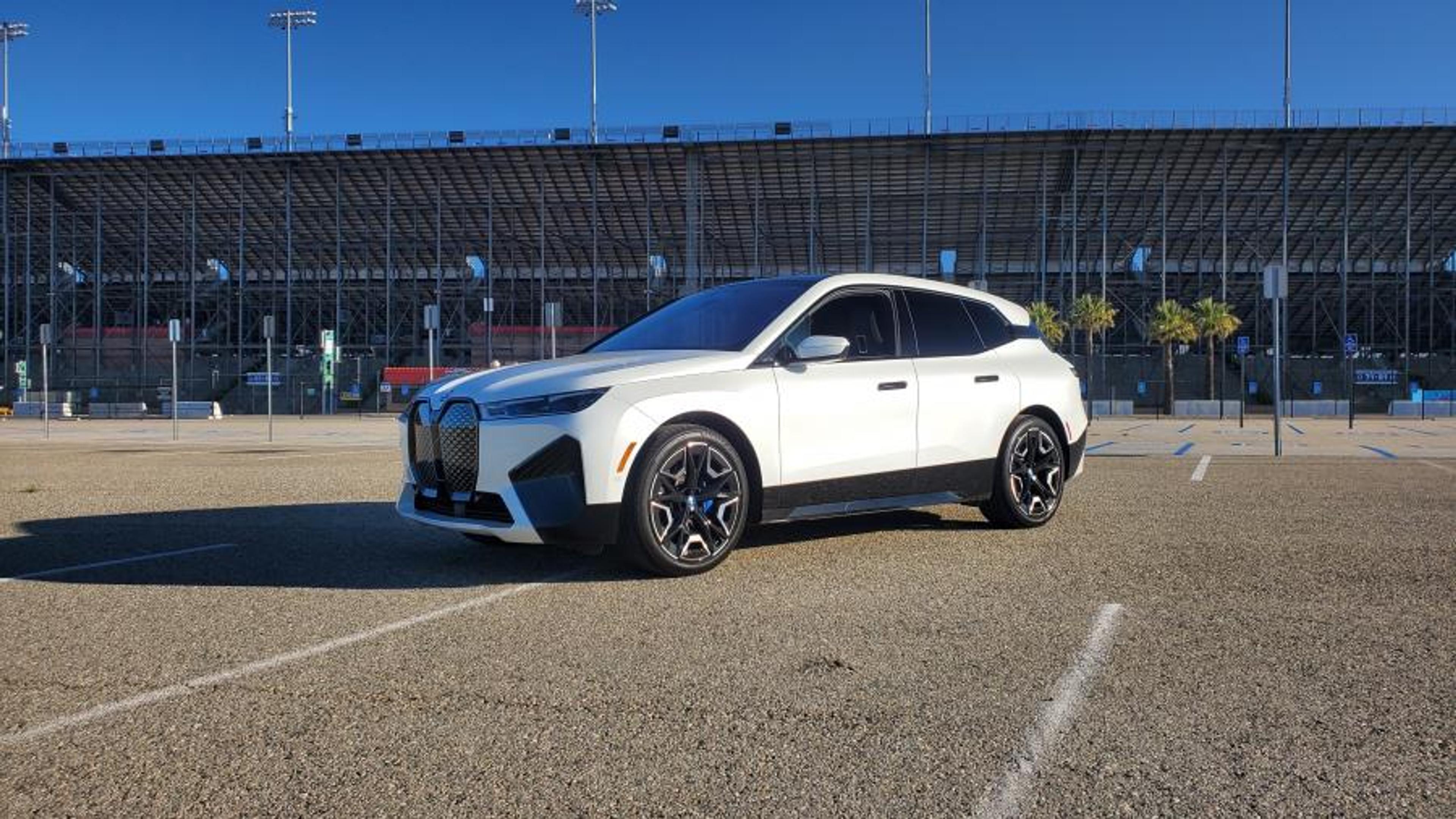 2023 AAA Car Guide BMW