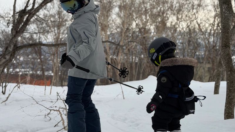 What Age Can Kids Start Skiing? The Complete Guide to Children's Skiing in Hokkaido | Chinese-Speaking Coaches in Niseko