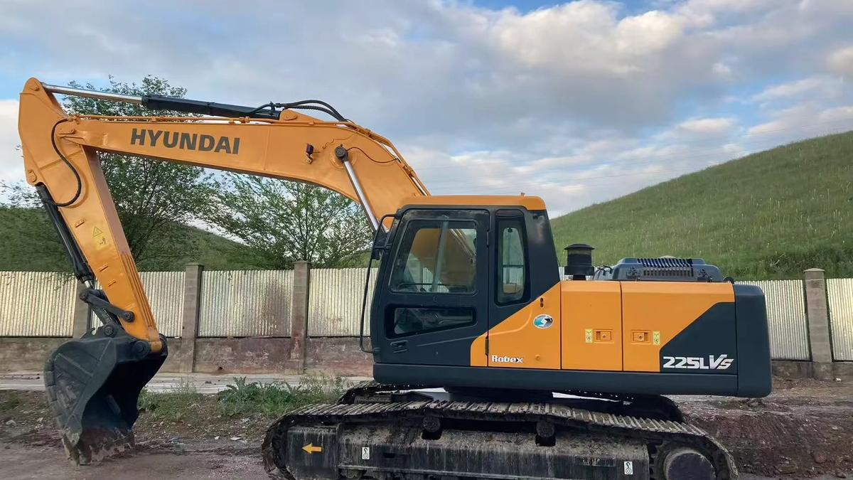 Hyundai R225LVS 2019 г. | Спецтехника | Алматы | Галерея объявления (SEO) | 3