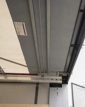 шторный грузовой полуприцеп KOGEL