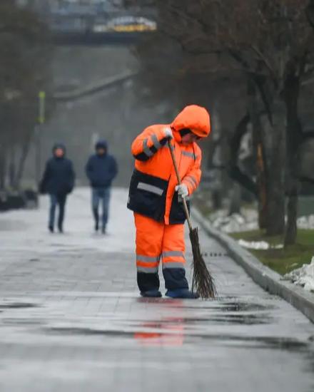 Требуется дворник на территорию
