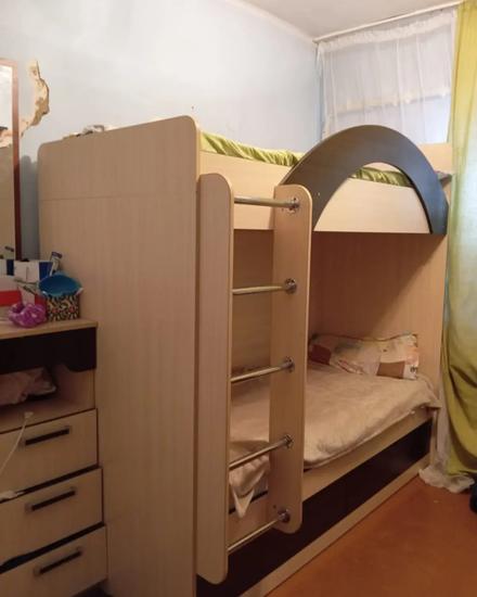 Двух яростная кровать в отличном состоянии