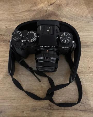Продам fujifilm xt-5 с объективом