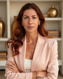 Здравствуйте. Меня зовут Инна, я живу в Таиланде с 2008 года и я основатель Easy Estate Phuket