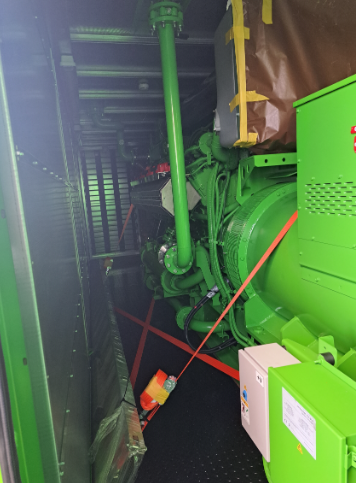 nullSide view of Jenbacher 316 Natural Gas Generating Set with crank case and cylinder heads - used gas generator