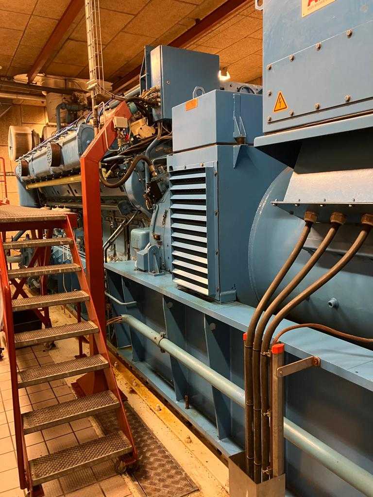 nullImage of Rolls Royce KVSG 18 G4 Natural Gas Generator Set with gas engine and alternator - used gas generator