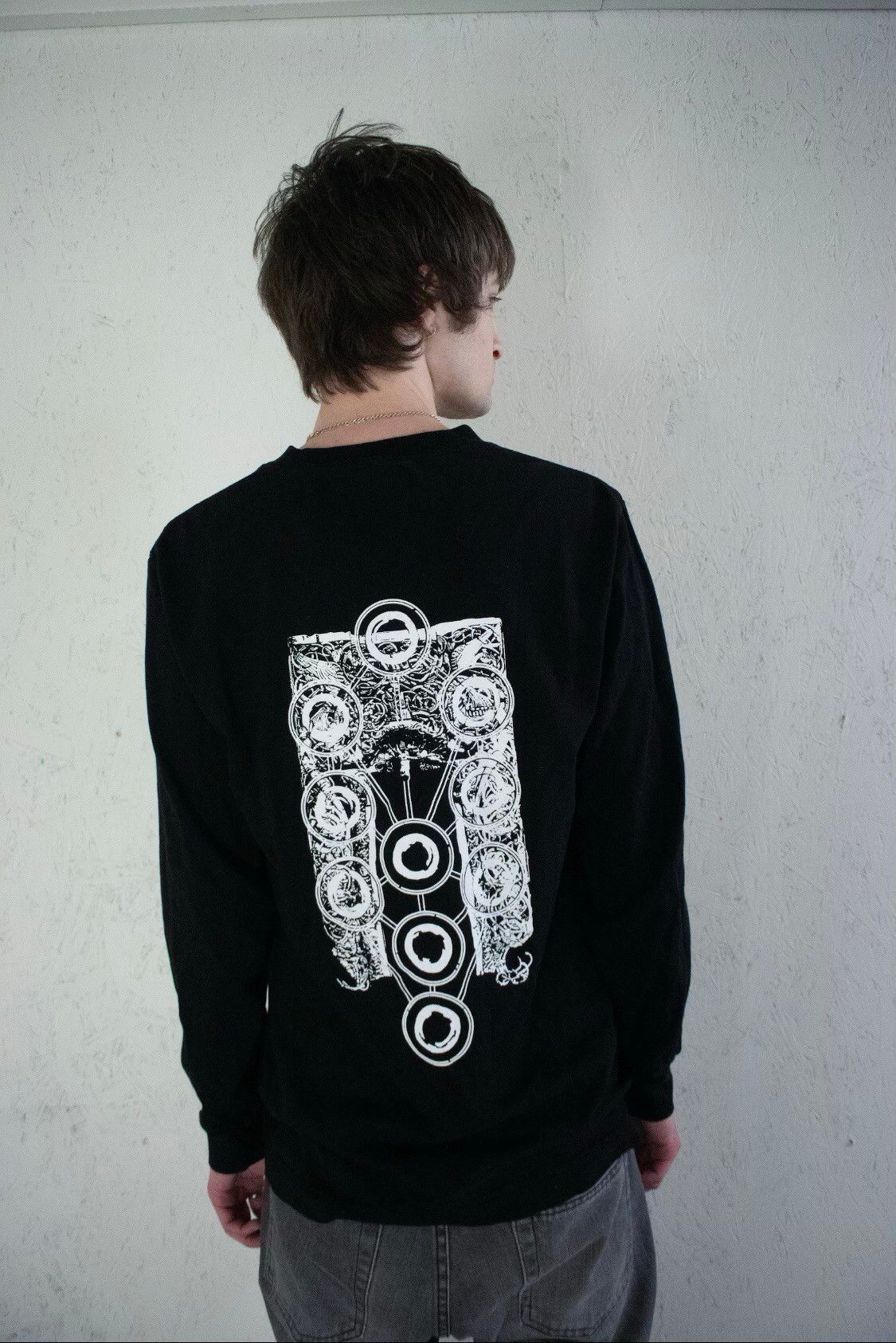 Longsleeve Back (model photo)