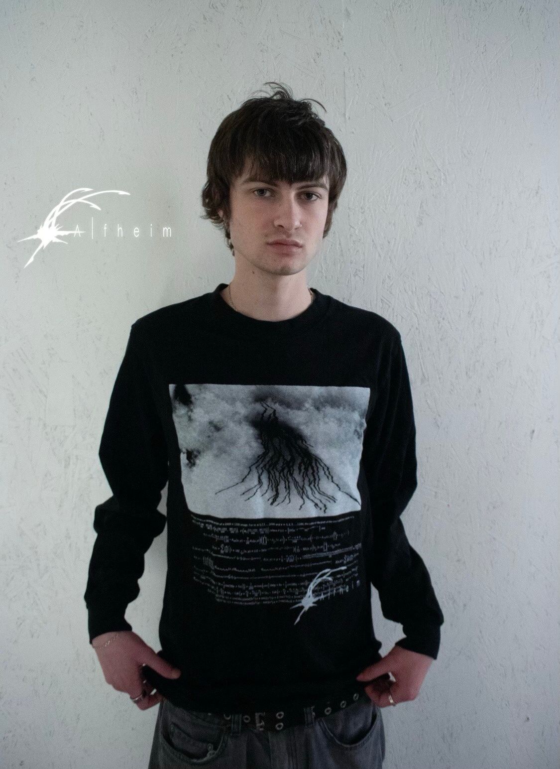 Longsleeve Front (model photo)
