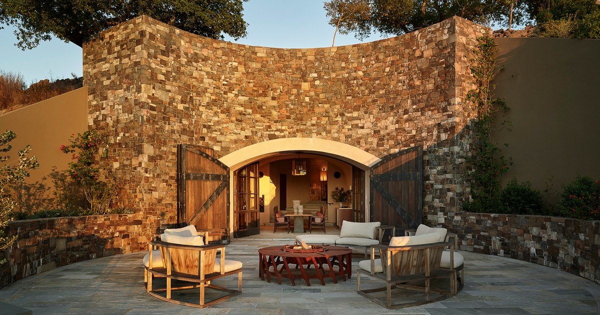 Centric Building California Soda Canyon Outdoor Stone Patio Curved Fire Pit