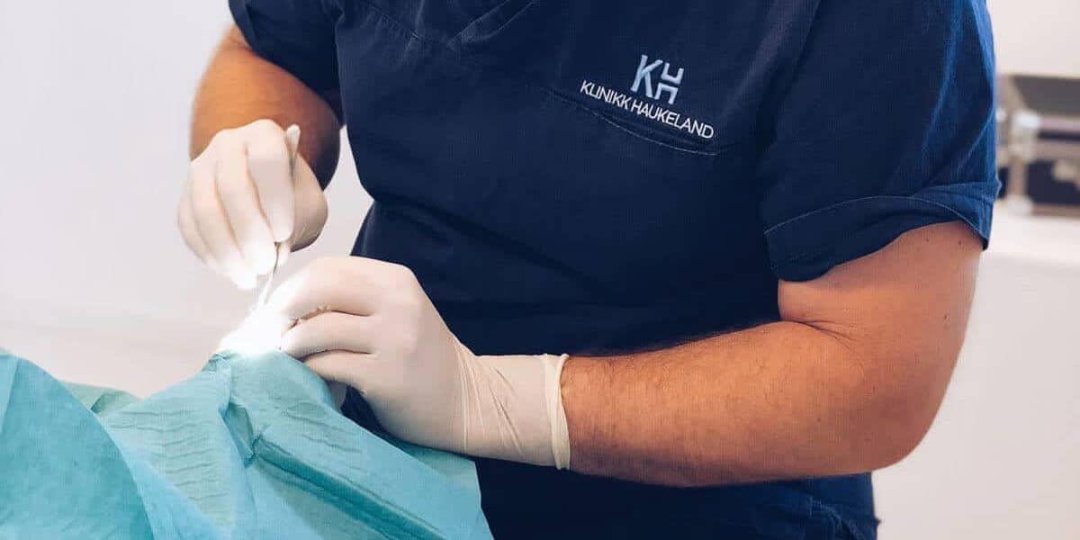 Samarbeid mellom kirurg og kosmetisk behandler