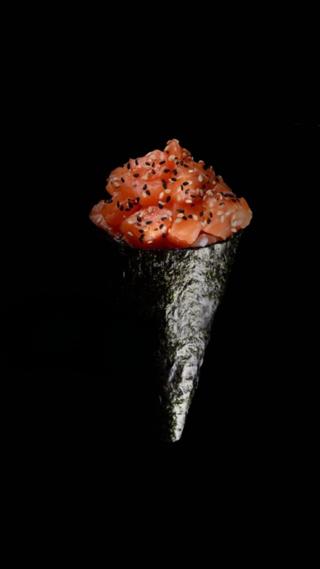 Salmon Temaki - 3 pieces