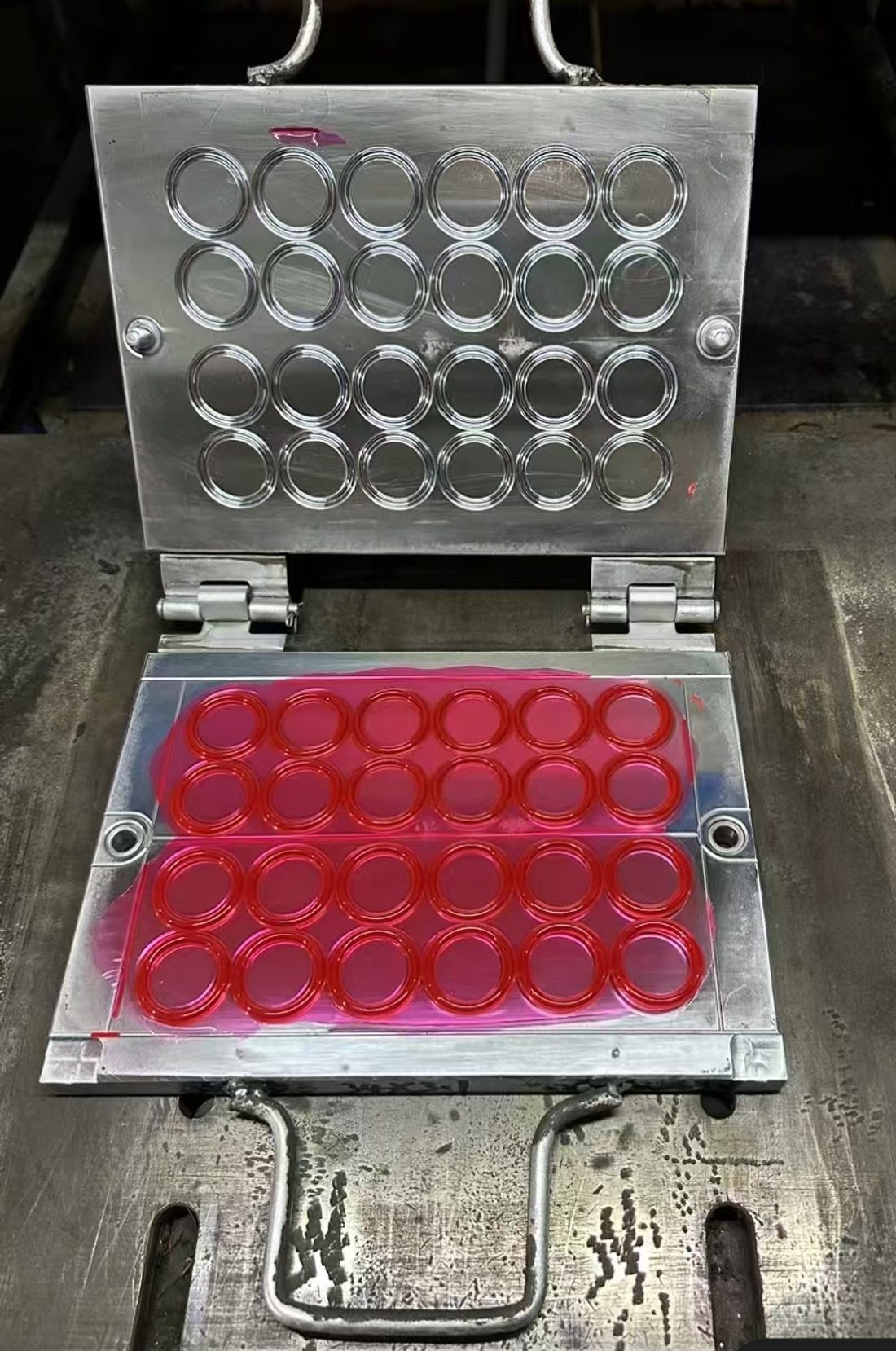 Custom polyurethane O-rings in a production mould