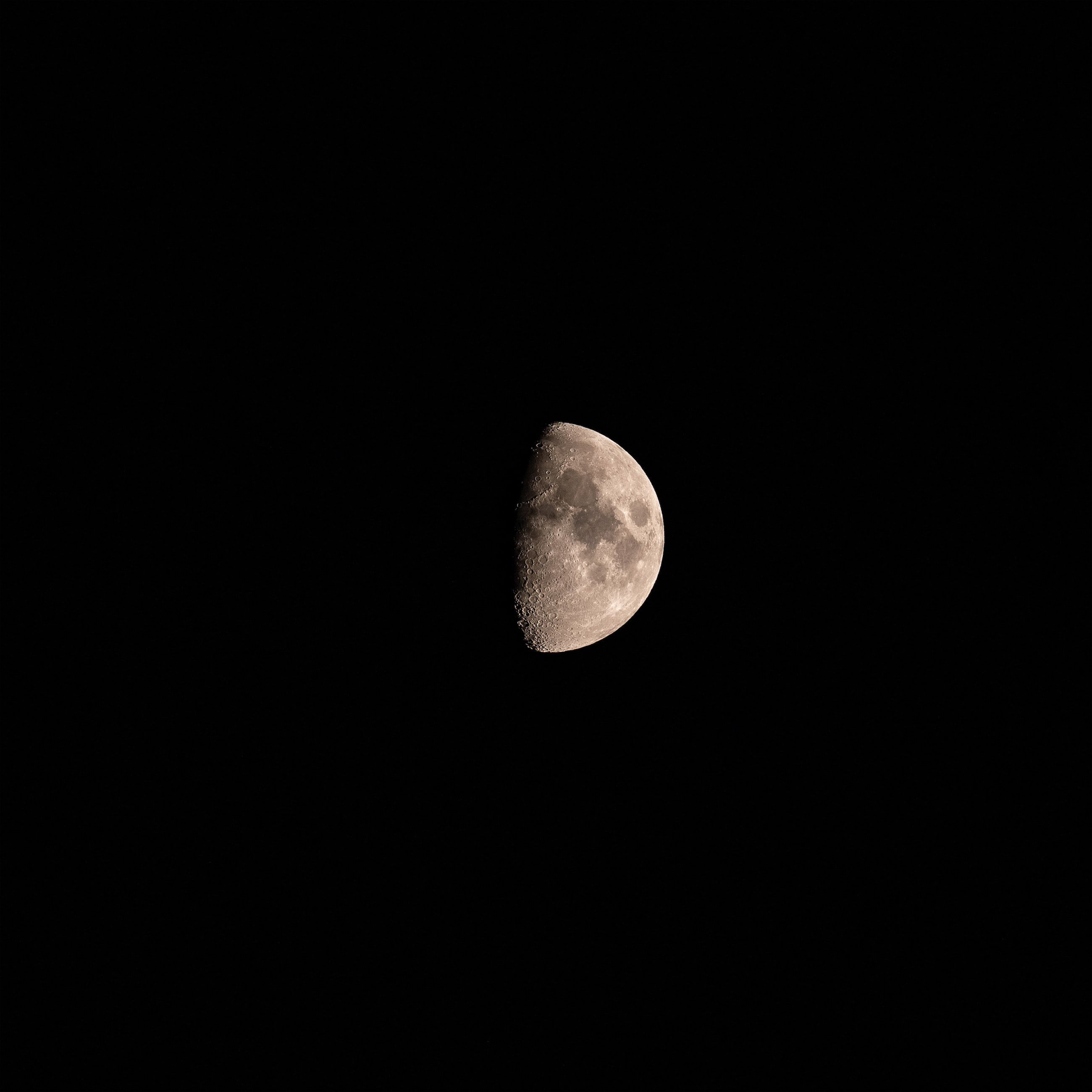 Last Night's Moon taken with Leica SL2 90-280mm