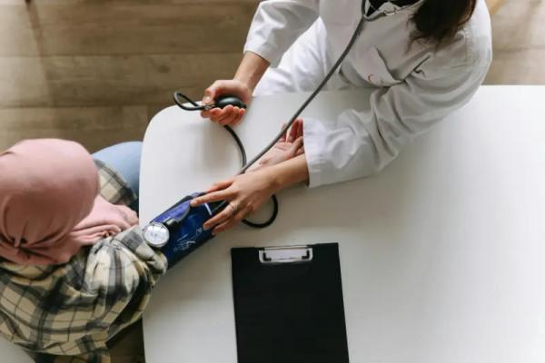 Jadi kapan kita harus nya menemui dokter ketika sakit tak kunjung reda ? - Klinik Pratama Pradhana Official
